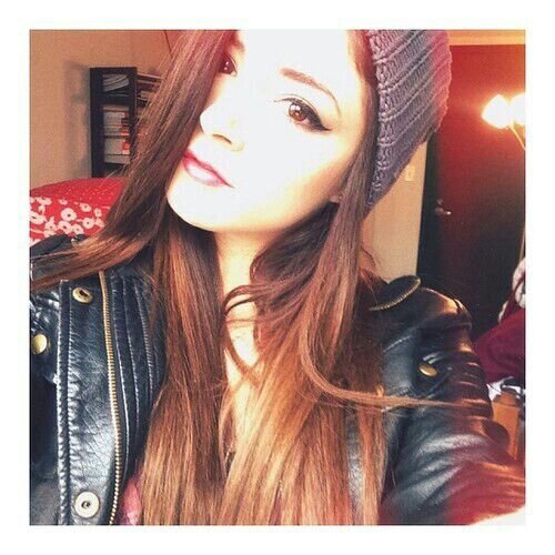 Ashilla Clovez Zacline (Chrissy Costanza's fc)//photographer//Oct 24th 1998