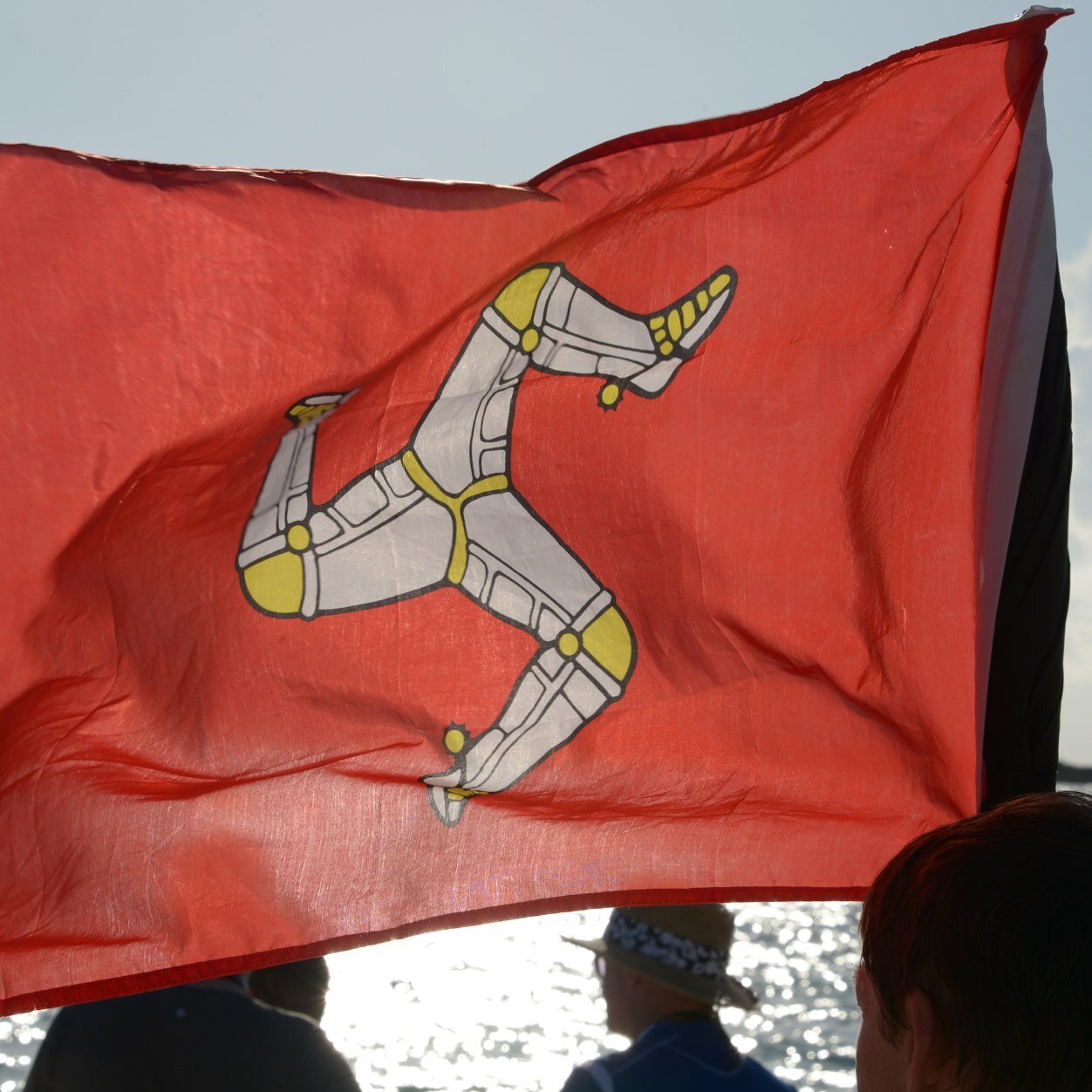 I live on the isle of man, the home of the great TT road racing. Sports fan & gadget man.