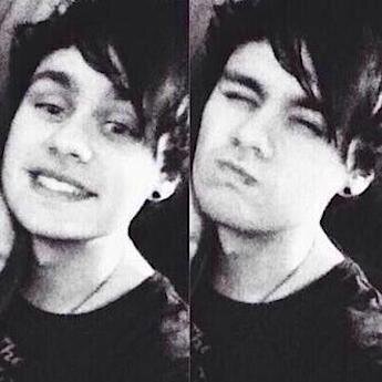 I got a thing for musicians, okay? @5SOS is litterally me. I'm a super punk rock, heavy metal fan, but God I love those sexy aussie boys! Don't Stop Michael!!