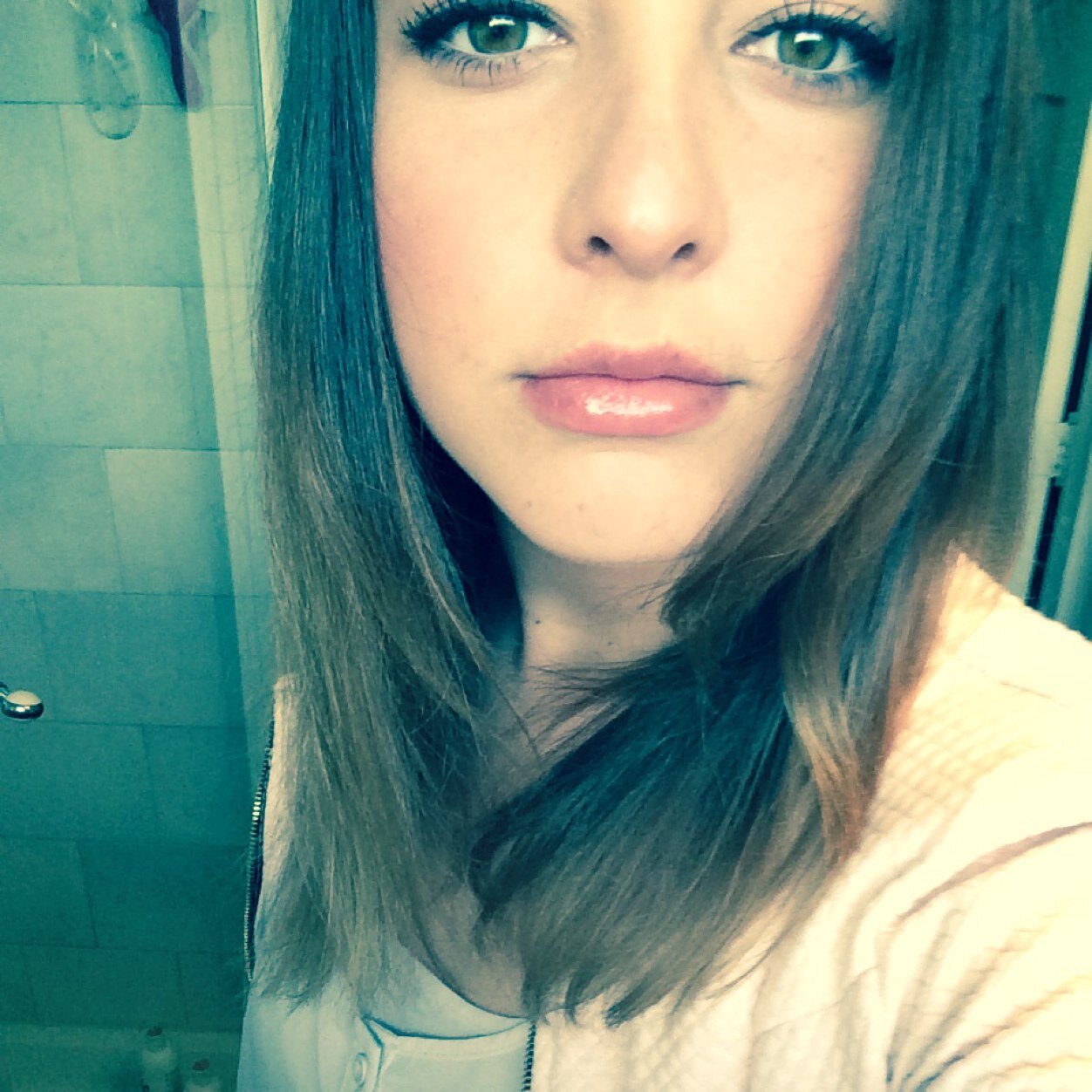 Rozemarijntw's profile picture. Nobody can change me, so don't judge me at all.