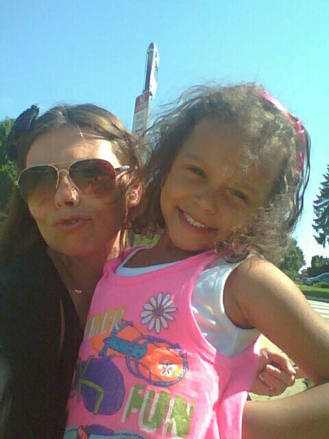 Im just a simple woman, mother, daughter, sister, friend and someday a wife have 2 meet my prince. My priority is to teach my baby she can b better then me.