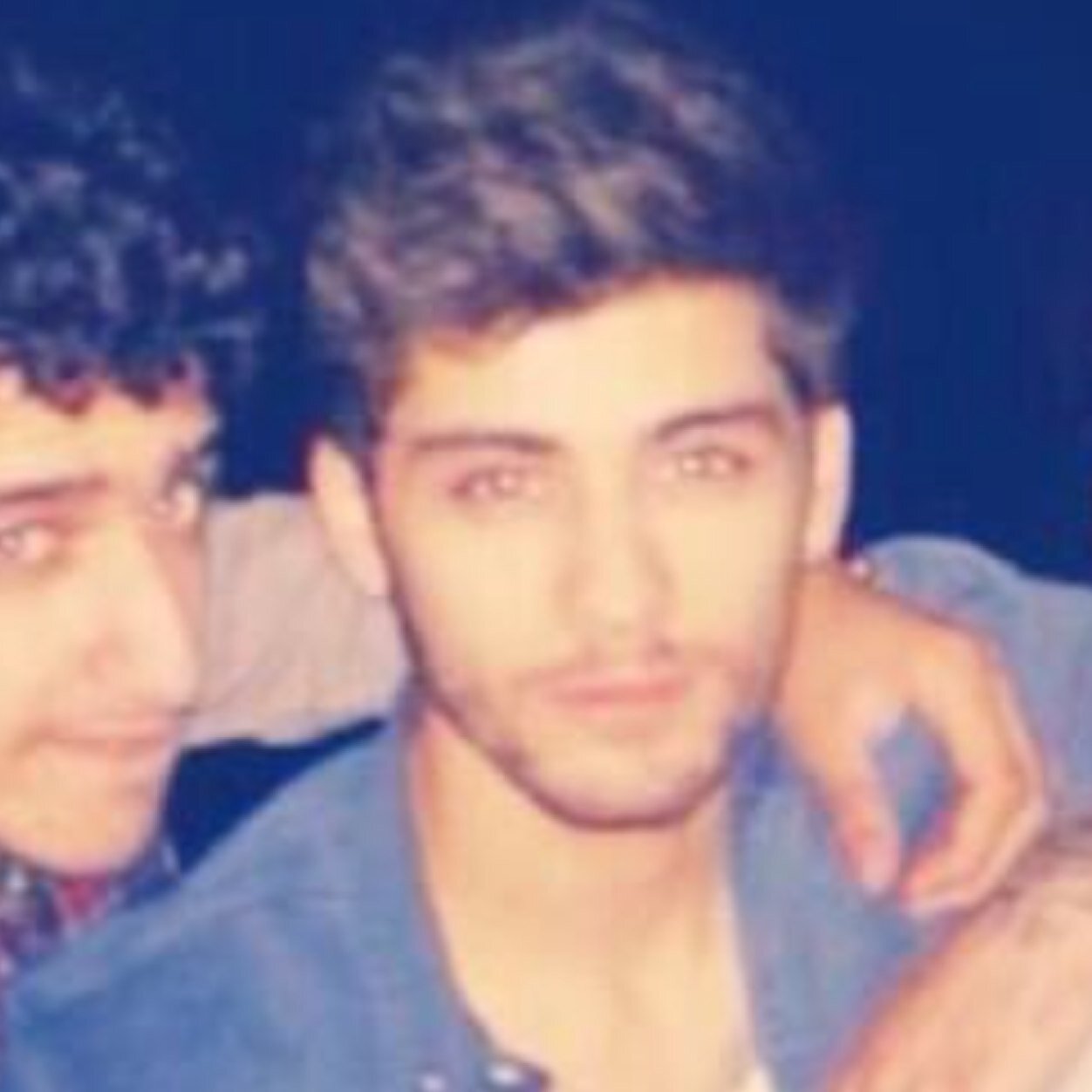 HEY IF YOU TWEET @/wifiandzarry AND TRY TO CHEER HER UP I'LL DM YOU TO NIALL AND ZAYN WITH PROOF !!