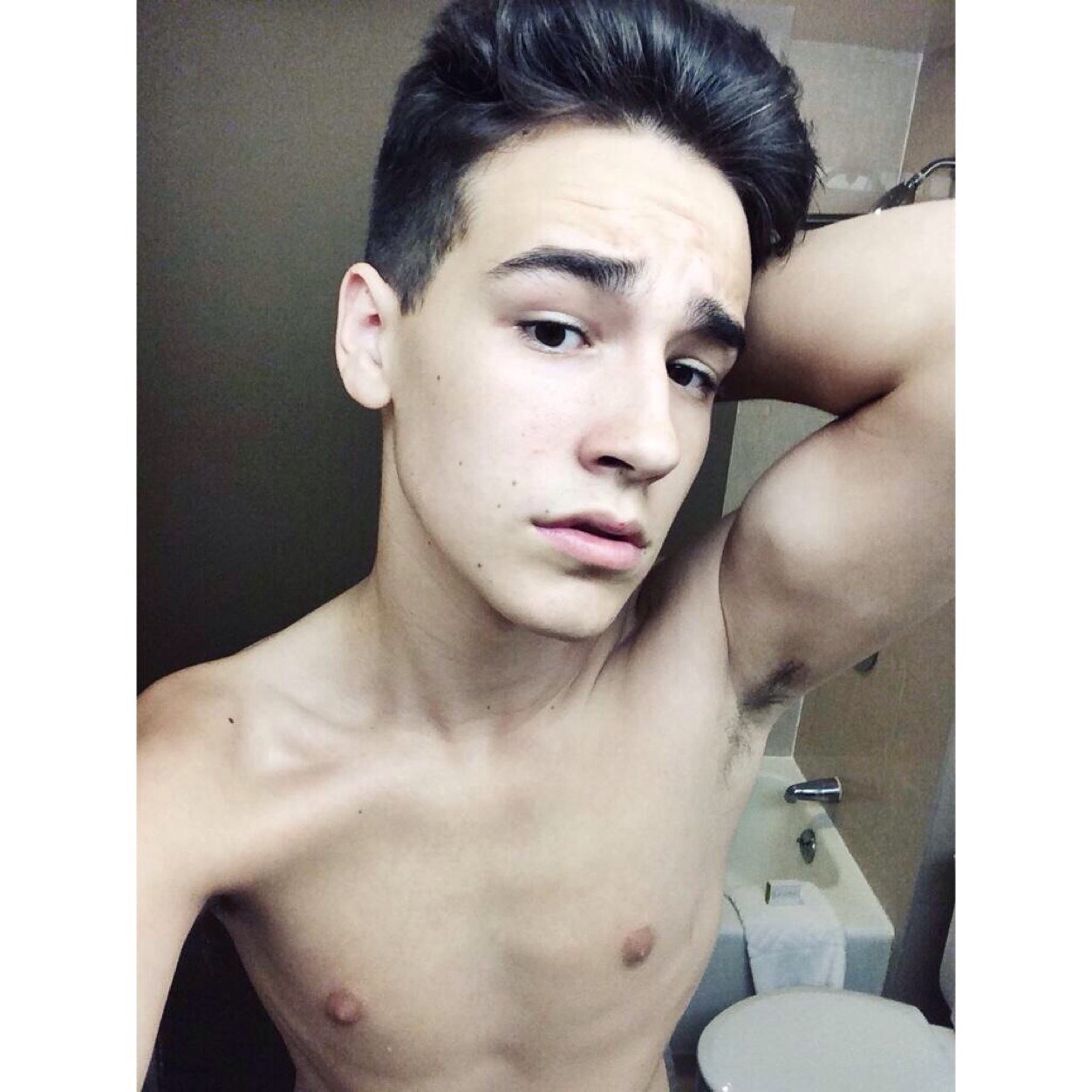 Free follow! please follow @trippyxgilinsky