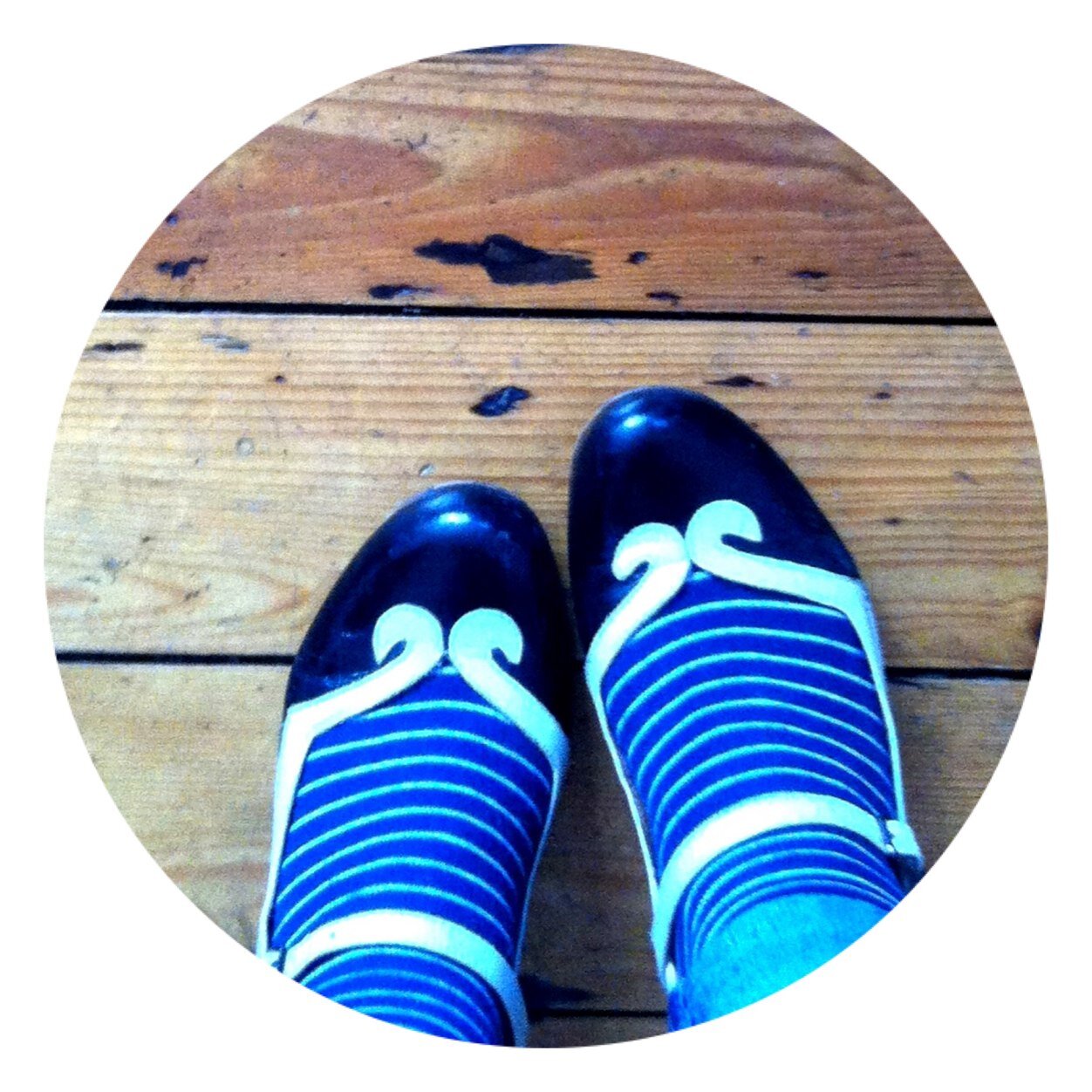 dollyshoes1's profile picture. Vintage and retro accessories and colourful handmade headwear.
