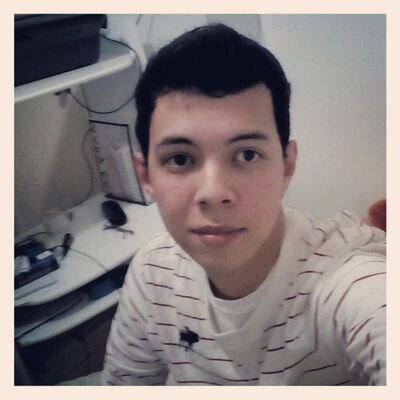 Estudante de Direito
Brasileiro    20 anos.
A vida me ensinou a nunca desistir, mais procurar evoluir.