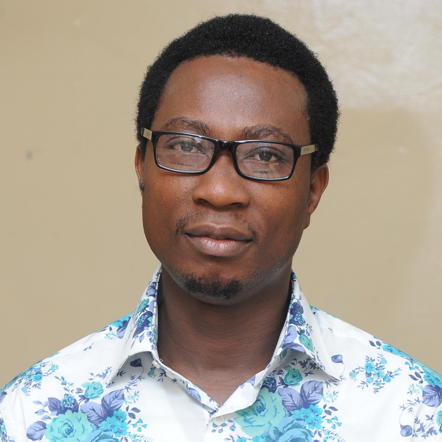 Creative Design Consultant and media production personnel, He has experience in visual communication.