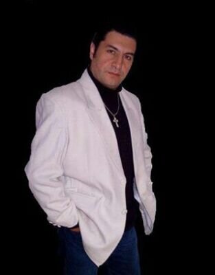 Hola amigos del mundo, soy Jhon Alvaro, Colombiano, Músico y Diseñador Gráfico, contáctenme si lo que buscan es un buen amigo