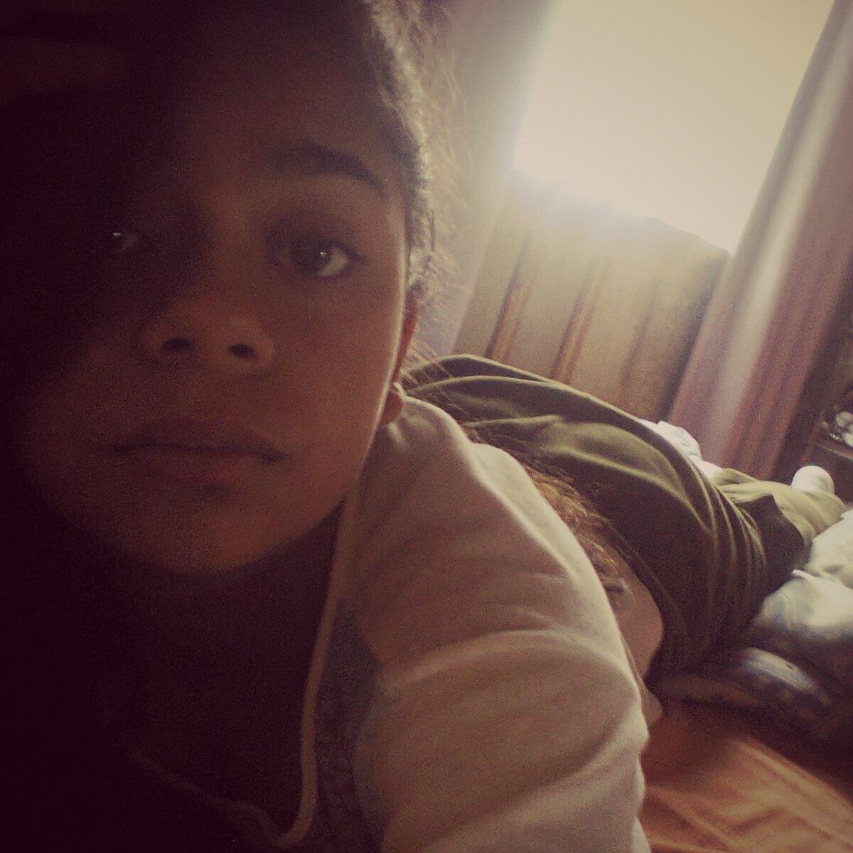 Eu gosto tanto dela a ponto de querer ta perto e pronto. Não tem outro jeito de me ver sorrir. É louco o efeito dela aqui. ♪