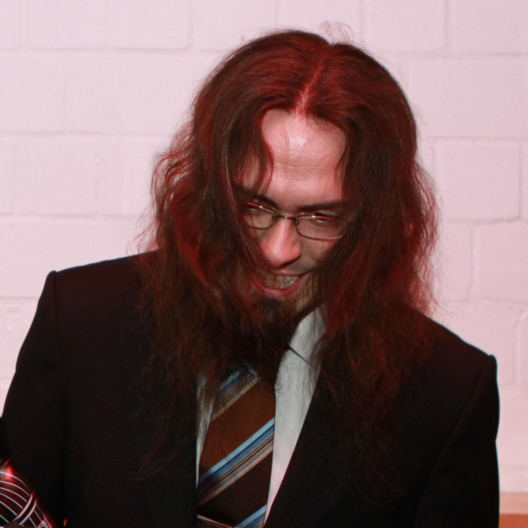 computer science, glasses, long hair, lazy. Better with chocolate. Doing stuff at @awscloud but not speaking for them