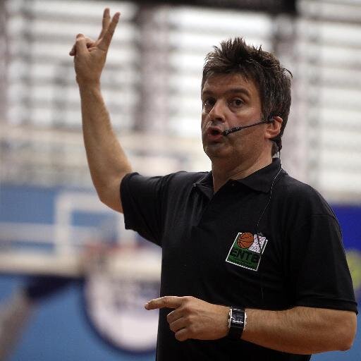 Entrenador de mi pasion,el basquetbol.Deseo la felicidad y buena salud .adoro a mi madre,a  mis hijos, mi mujer y a mis buenos amigos.