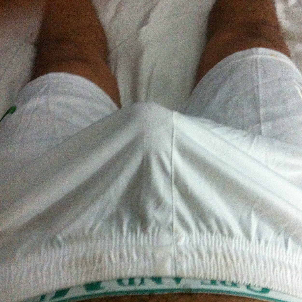Macho, bisex, buscando mujeres y hombres, buscando hacer trios hmh o mhm,  futbolista, guatemalteco, discreto.