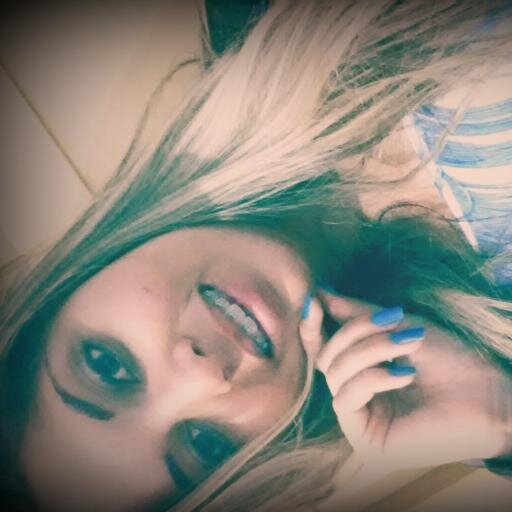 A menininha bonitinha da foto !*•.♥~Eu รou unica... Pαpαi do céu мє fєz... Jogou α forмα forα!!*•.♥ Pσucoร мє Cσnhєcєм, мαiร мuiтoร Mє αnαliรαм!