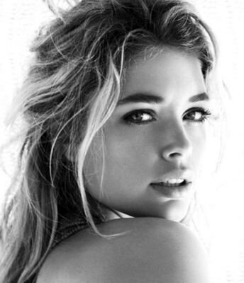 With her simple laugh she trapped her captors in an endless daze of beauty and mass destruction || Just an angel that fell from above  {Angel} {21+}