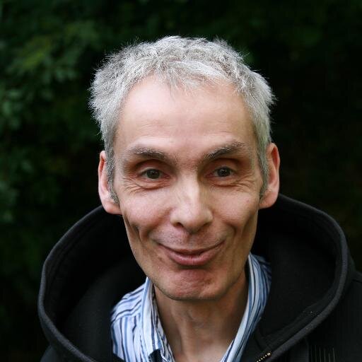 Ik ben een man met een verstandelijke berperking en ben autistisch. Ik woon met/onder begeleiding. Ik vind internet en chatten leuk.