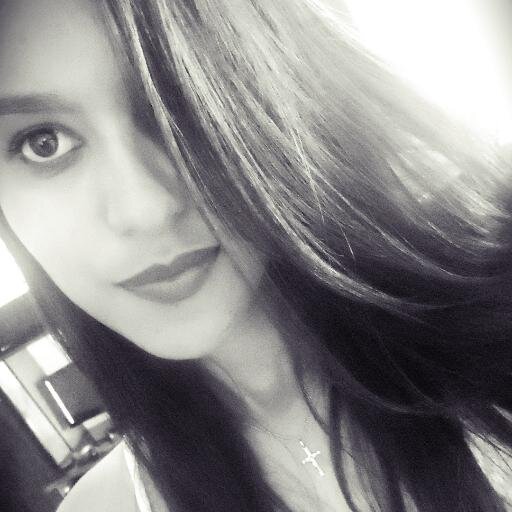 Eu sou uma pessoa confusa, eu me confundo com as coisas, eu me confundo com a vida eu me confundo comigo mesmo e meus próprios pensamentos.