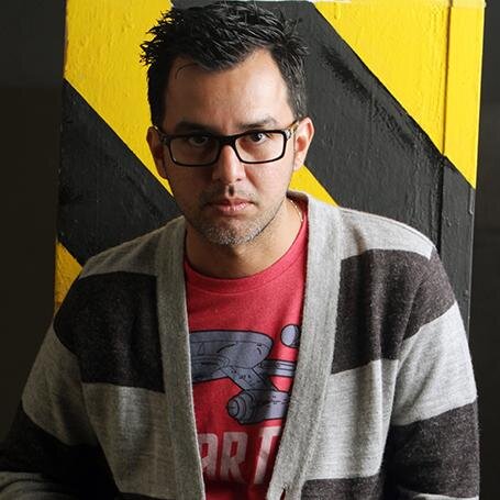 diseñador,creativo,infografista,gamer, músico por amor a la bateria, amante del playstation los videojuegos son mi debilidad