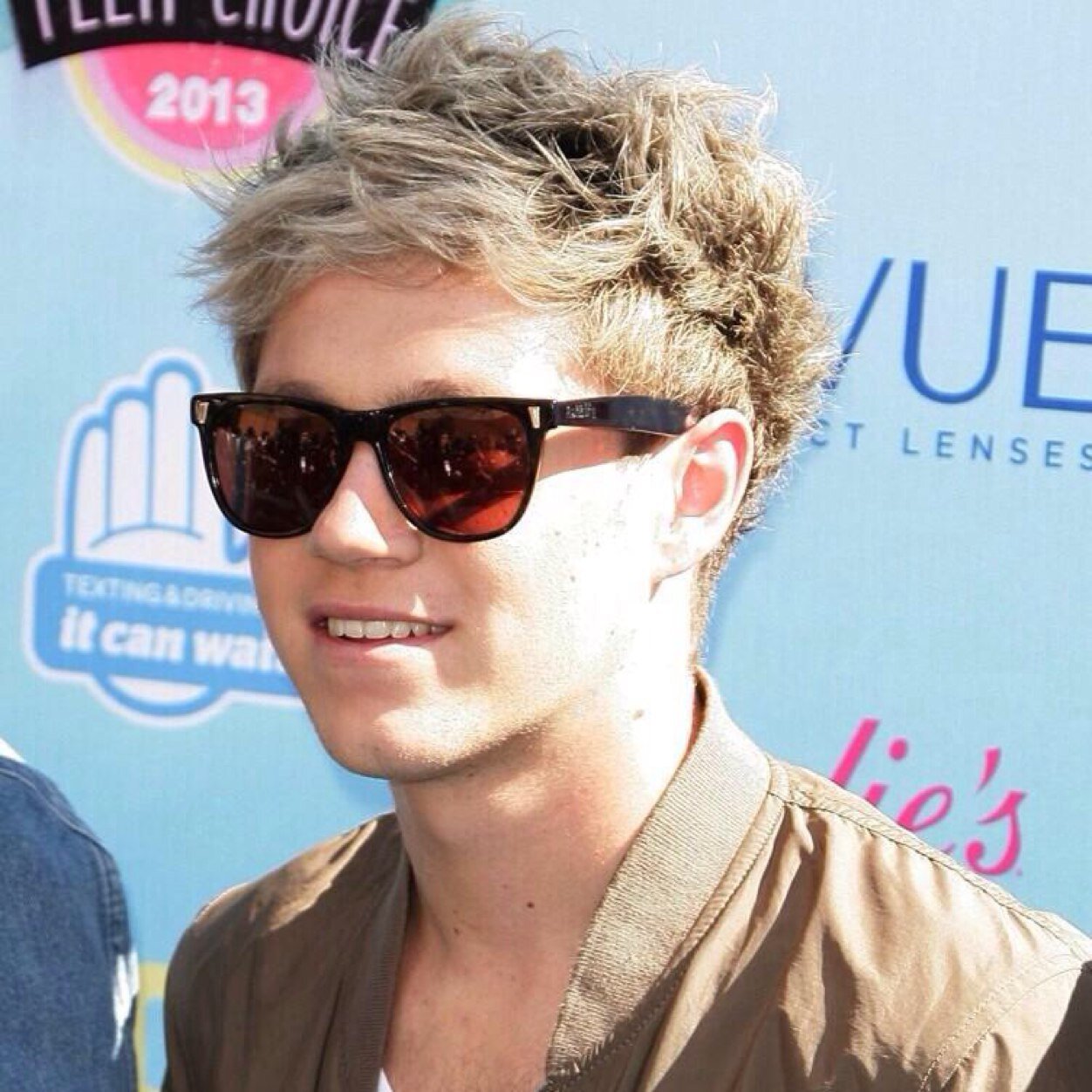 ❥FOLLOW @cucumbernialll because your fab (she follows back)❥