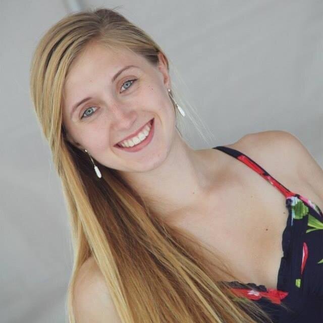 hollyw1122's profile picture. 