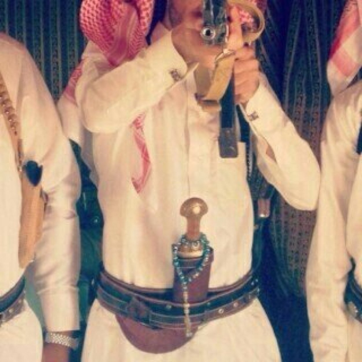 ‏في يوم من الأيام يتخلى عنك الجميع و يأتي رسول يشفع لك فلا تنسى الصلاة عليه. اللهم صل و سلم على سيدنا محمد ♥