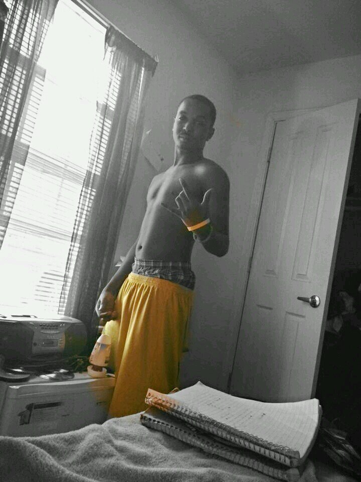 MY NAME MARCUS EVERYBODY KNOW ME BY MP IM 20 BIRTHDAY DEC 22 I LIKE TO HAVE FUN