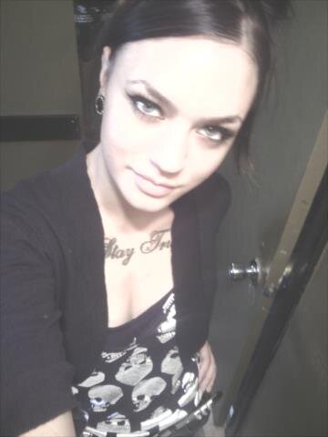 Jeanette_Richar's profile picture. 1/17 | life moves pretty fast.