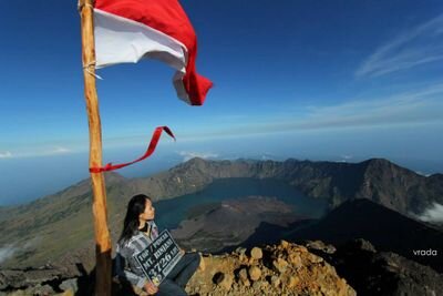 a traveler and a good friend. ordinary girl with an extraordinary life | instagram: iamvalent