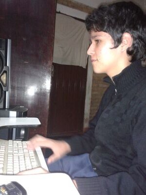 Si no sabes lo que siento.. no critiques Lo que escucho.. I love ♥E.D.M♥