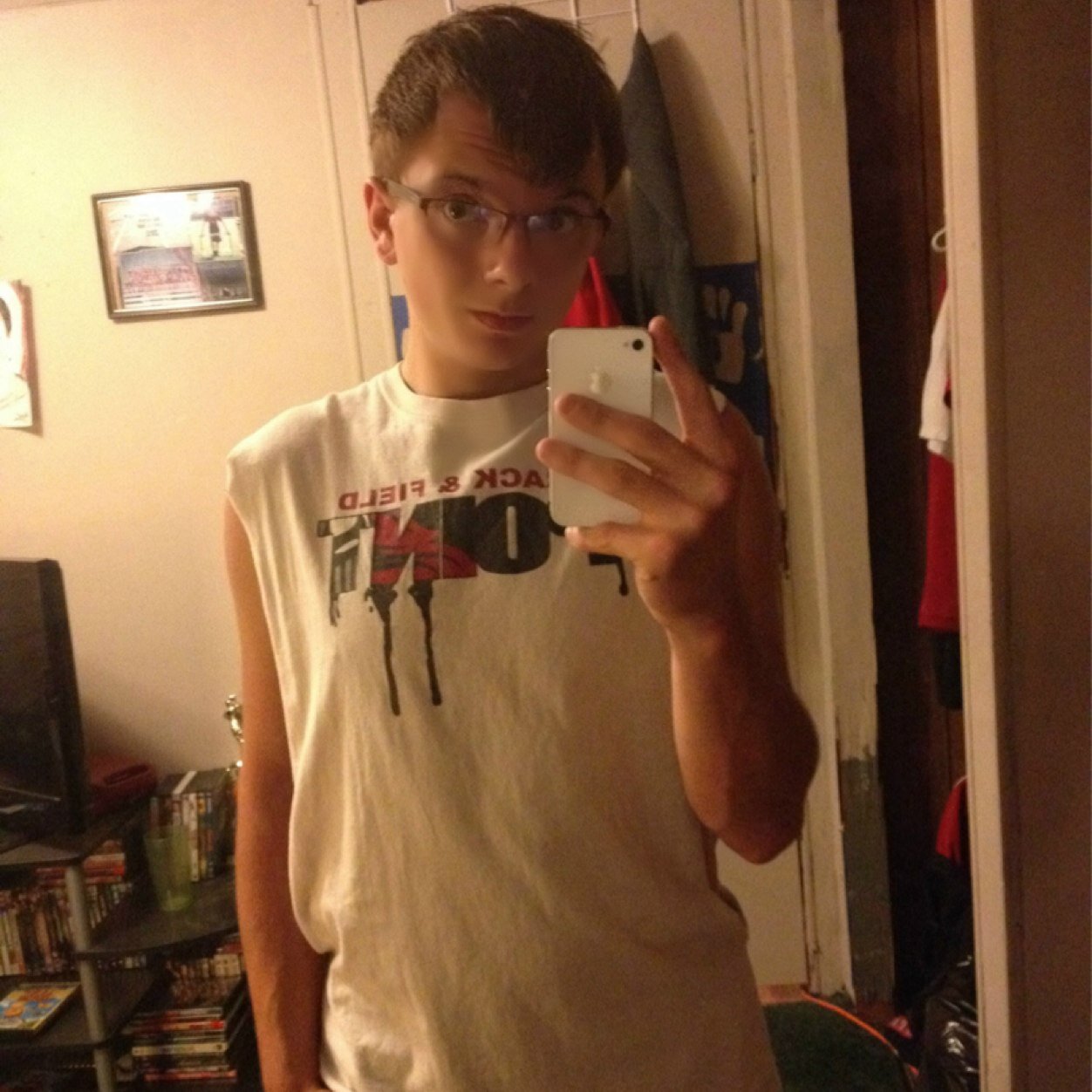 I'm 17 i like to go fishin, muddin & runnin.
Follow me on isntagram @robbie.2016
Kik robbielcjr