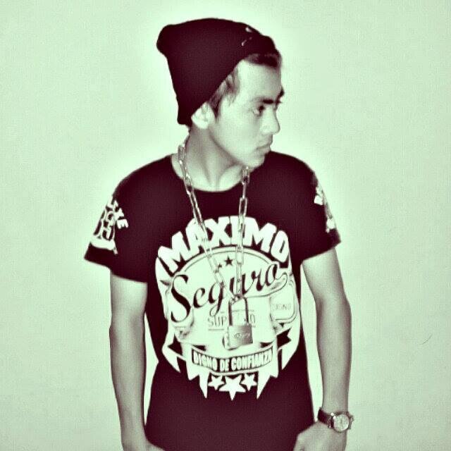 Assalammualaikum,Hi Saya Muhamad Hafiyuddin .18 now and from Johor ^^ Nice to know you.Thank you for making friends with me ♥ Beside you ♥ http://t.co/vEvE42aV