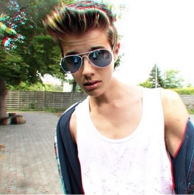 x Emil. x 16. x Braune haare. Viertel Spanier und viertel Italiener und sonst Deutscher :) ^^