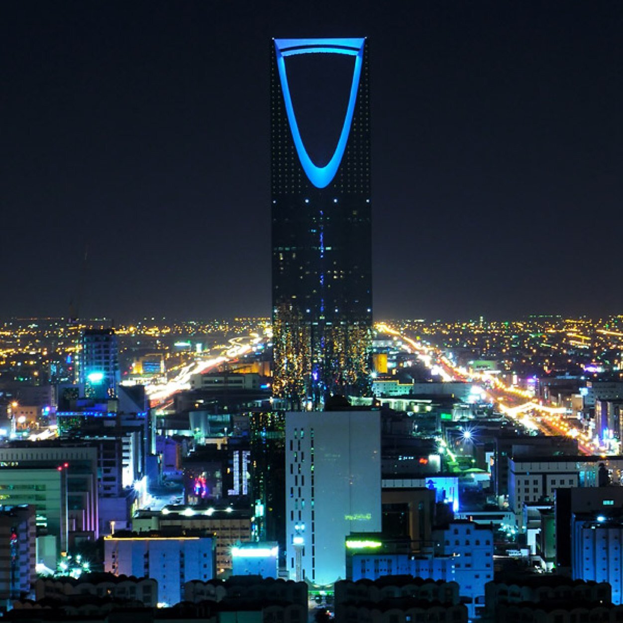 بس اتمنى دعوه تسعدني طول العمر ودعوه لالاموات المسلمين كلهم واولهم خالي وتستاهلون مل خير الفولو ودعواتكن لجميع وفقني ربي وياكم