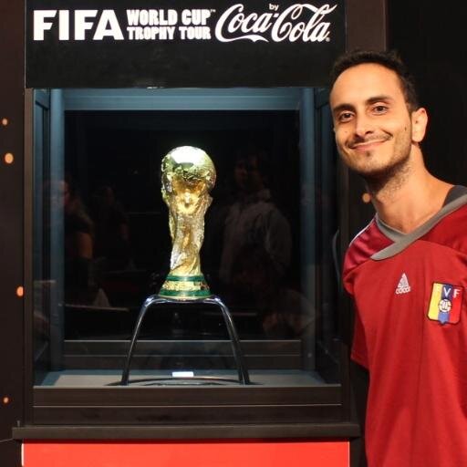 Electric Engineer, USB, from CARACAS: Venezuelan with Italian passport, sports lover, careless cinephile. Politically Incorrect.