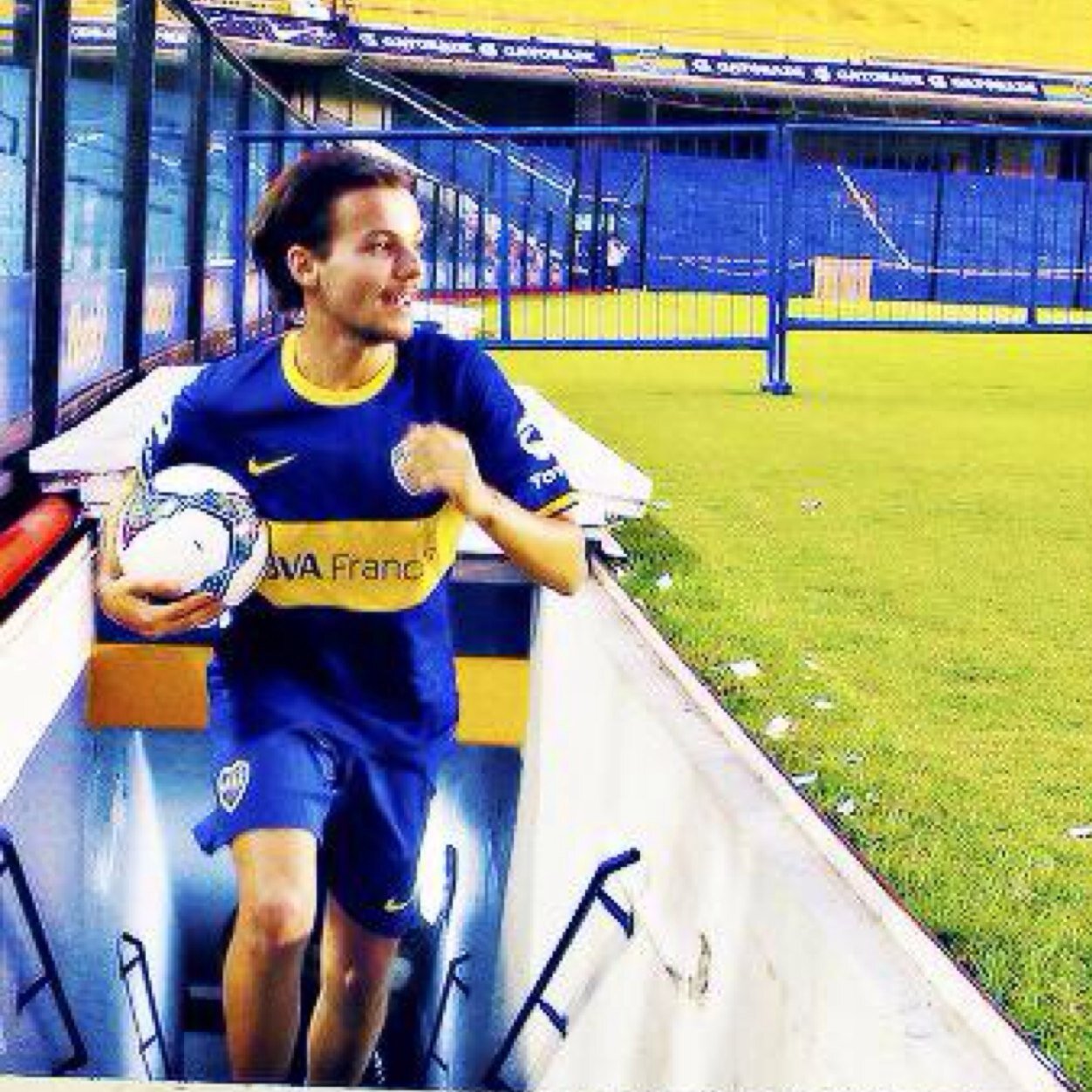 please follow @ffslwt , if you want a fb just ask for it. if you're interested in this user just message me on @ffslwt .