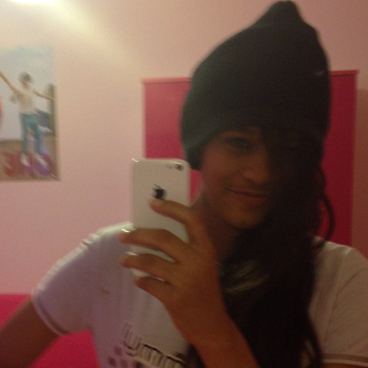 Im ema I lv Bruno Mars and One Direction. My friends call me Ms.Zayn.I lv Food and Music☺️