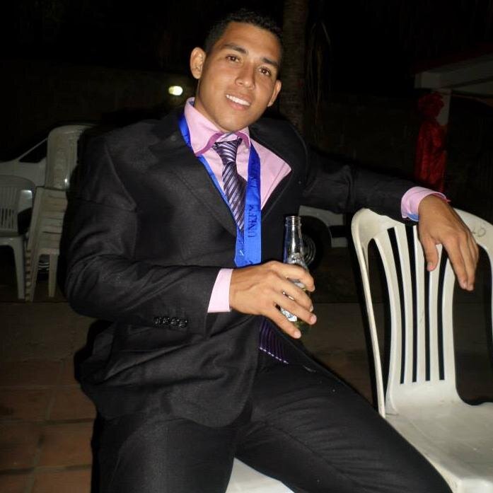 Ing. civil, me gusta el color blanco, bailar, escuchar musica, las mujeres bellas, creo solo en Dios,  100% venezolano, me gusta leer.