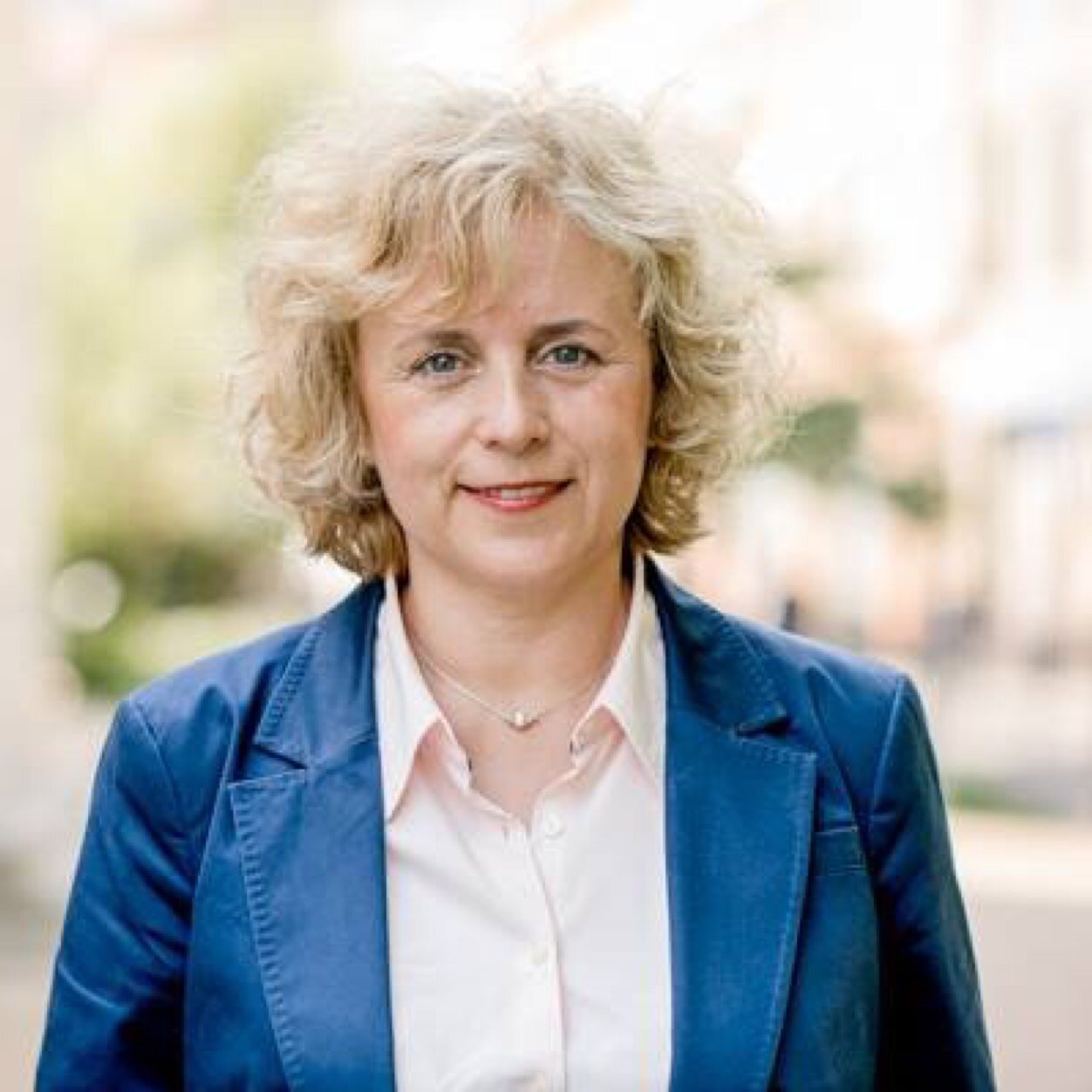 Ordförande Miljöpartiet de Gröna i Göteborg, Ordförande SDN Centrum, GöteborgMP. Ordförande Regionteater Väst. Humanist och trädgårdsentusiast.