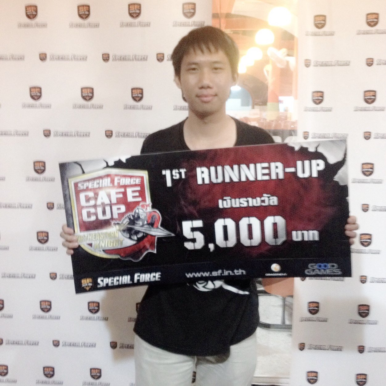 AeungKung's profile picture. My friend call me Aeung (@AeungKung) ก็เป็นคนธรรมดาไม่วิเศษ... เป็นแค่คนเดินดินอย่างคนทั่วไป #Consigliere