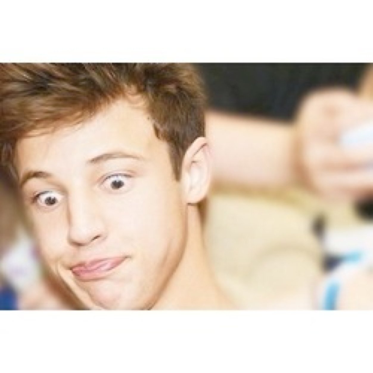 follow @kinkydaIIas bc shes super close to 10k give her a shoutout too and shell do dms to 12/12