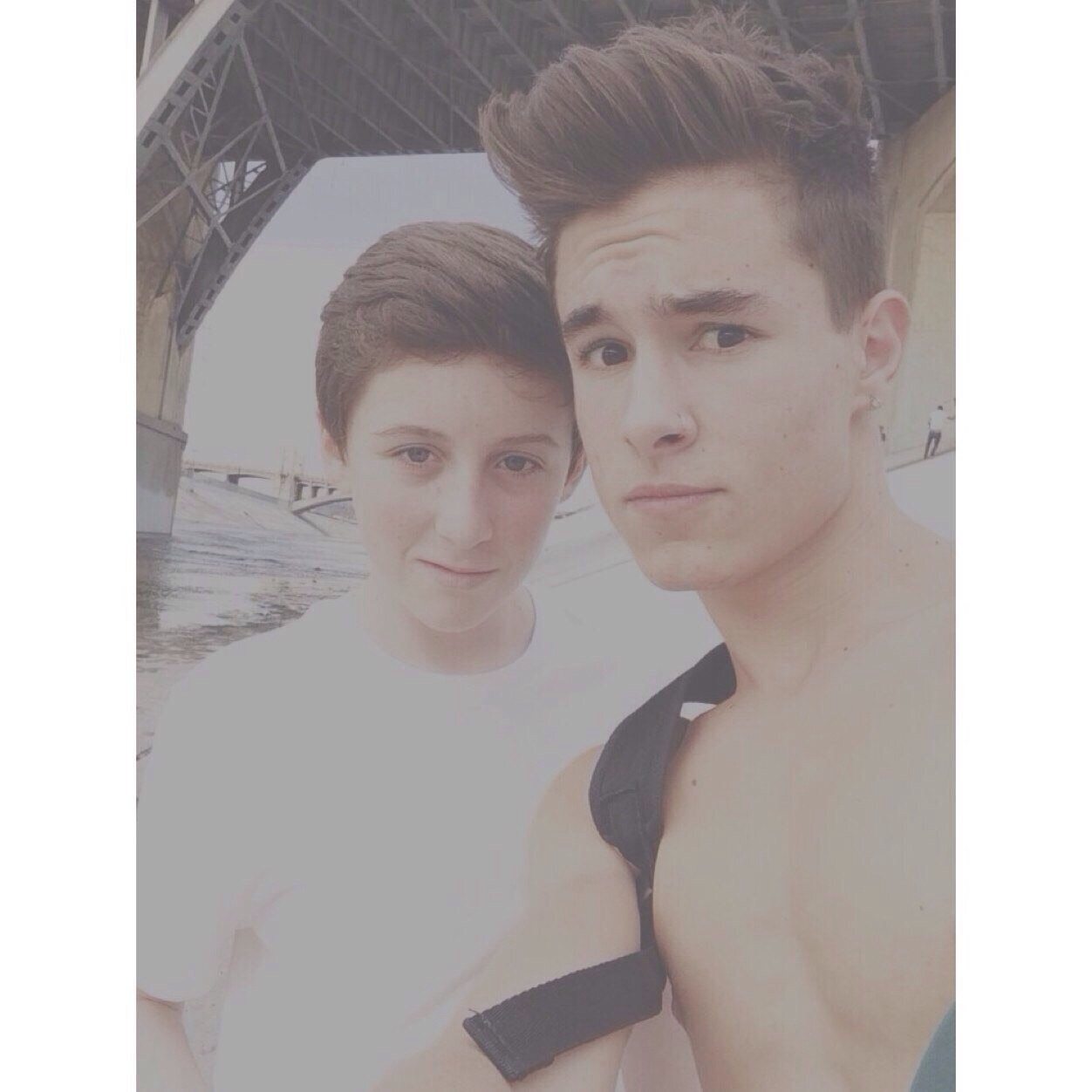 i think you're rlly rlly hot and you should follow @irwinsfranta bc this is a free follow and i'm a cool person woah!!