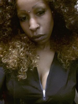 naynayhoward's profile picture. 