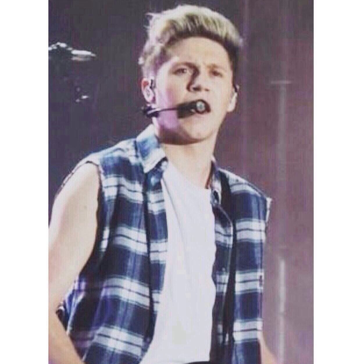 i gave you a free follow so go follow @boybxndsaddict and just ask for a follow back