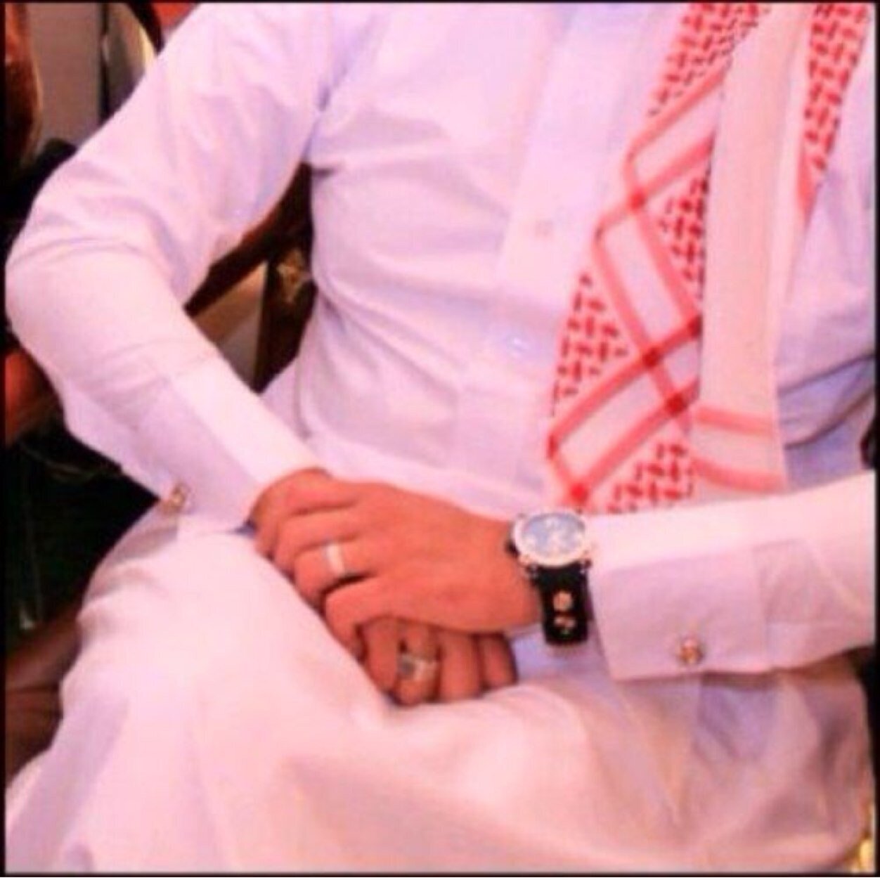 اعتذر ع الرد خاص احتراماً لمن ملگ قلبي عبادي،،، اللهم اني استودعتگ امي وابوي وثالث والديني حبيبي عبودي