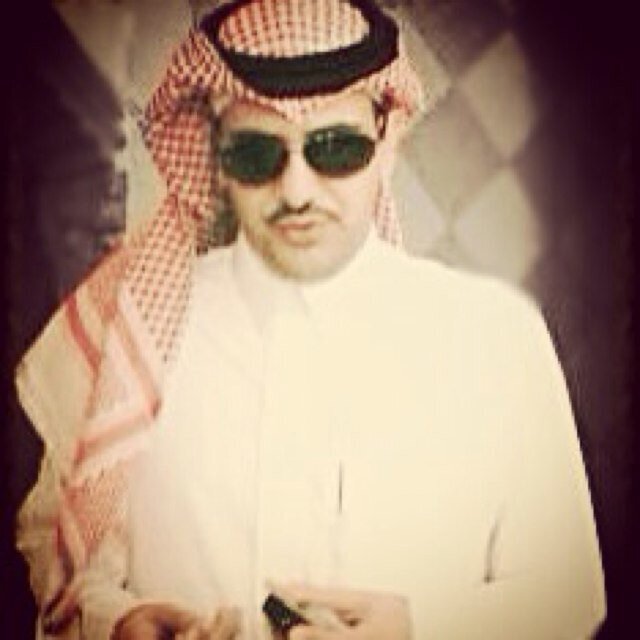 أعزّه مثل مآ أعزّ نفسي عن آلمنقود.. وأحبّه مثل مآ أحب لـ آلطآيله // يمنآي..