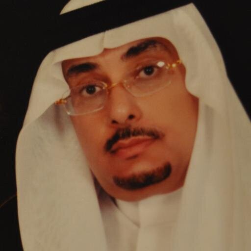 ‏‏‏‏أبكيك صبحاً وفي غسق الدُجى، وسنين عمري في غيابك مُظلمة، فاحفظ حنينك لي بالهوى، .