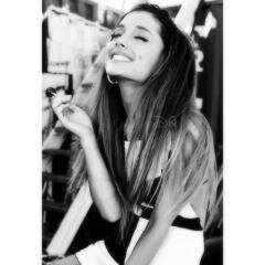 '' Dreams do not have legs, plus u have! then run back and believe me ...'' ☯ 
Belieber-Lovatic-Selenator-Arianator