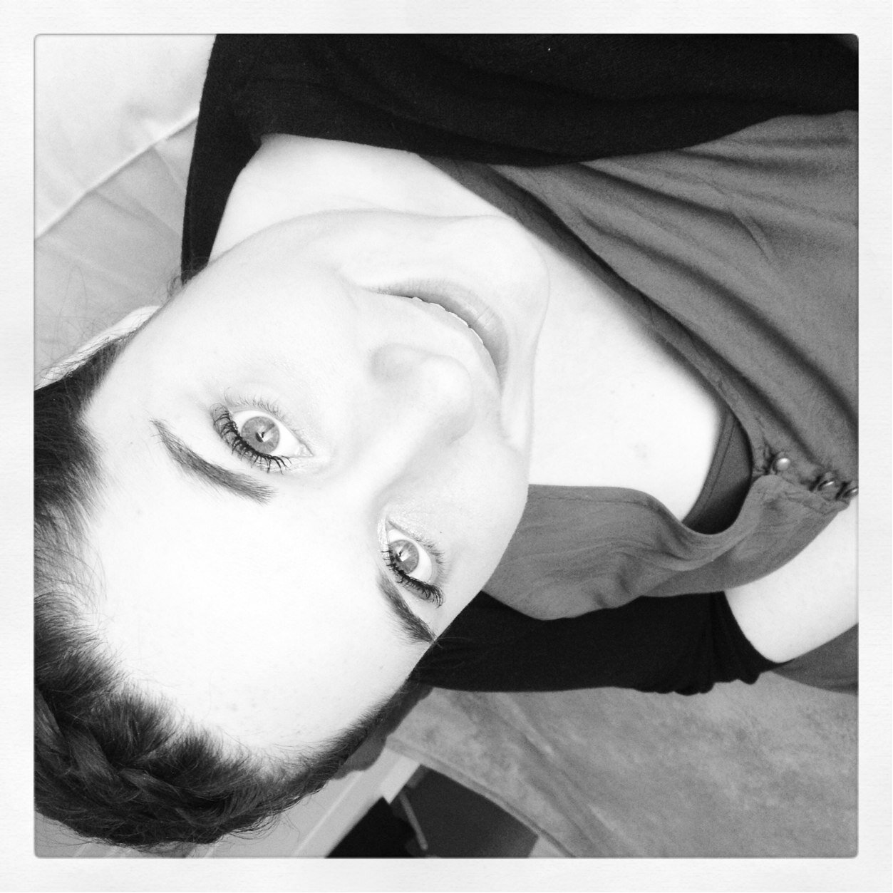 JolieMandine's profile picture. Passionnée de makeup, de littérature, de patisserie et de beauté, retrouvez moi sur Youtube pour des vidéos pleines de peps et de bonne humeur