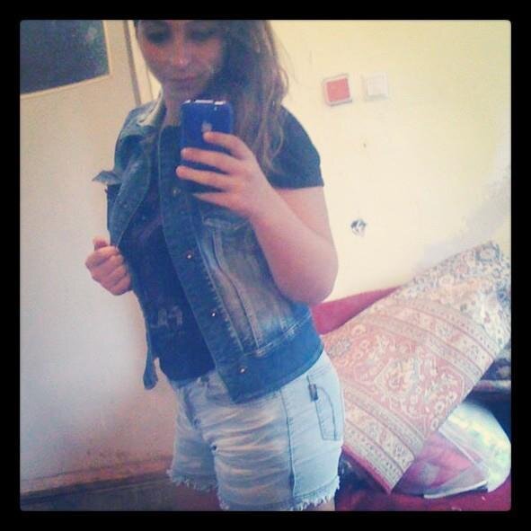 Hello I am from Bulgaria.I like One Direction,Big Time Rush,The Wanted,Justin Bieber,Little Mix and many others