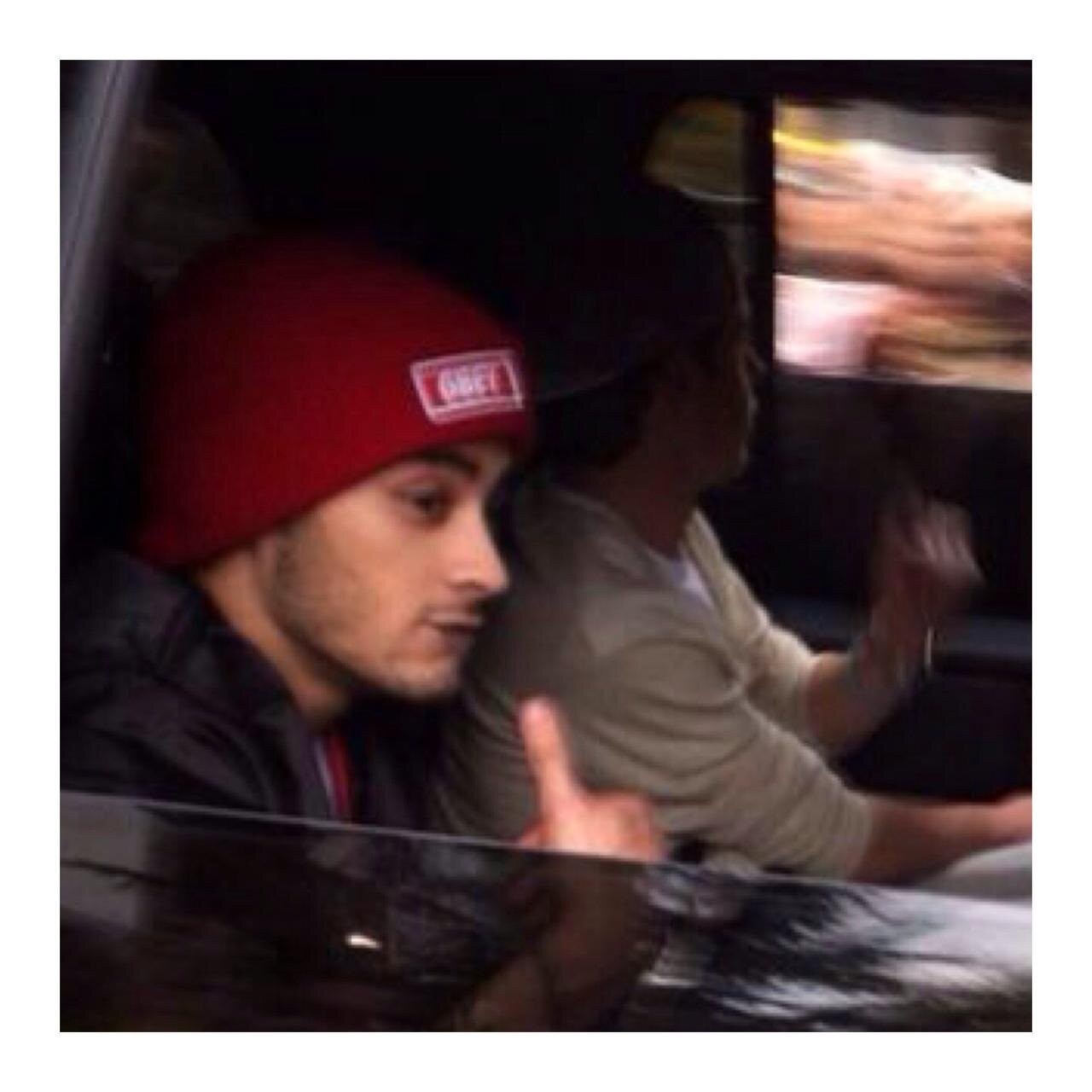 -ORA SONO @zaynboww
-QUESTO SARA' IL MIO SECONDO PROFILO IN CASO L'ALTRO VENGA SOSPESO/HACKERATO
-NON E' ATTIVO
-NON UNFOLLOWATE PERFAVORE
