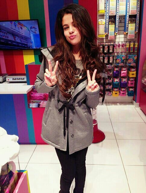 follow @selenaftjavier original account