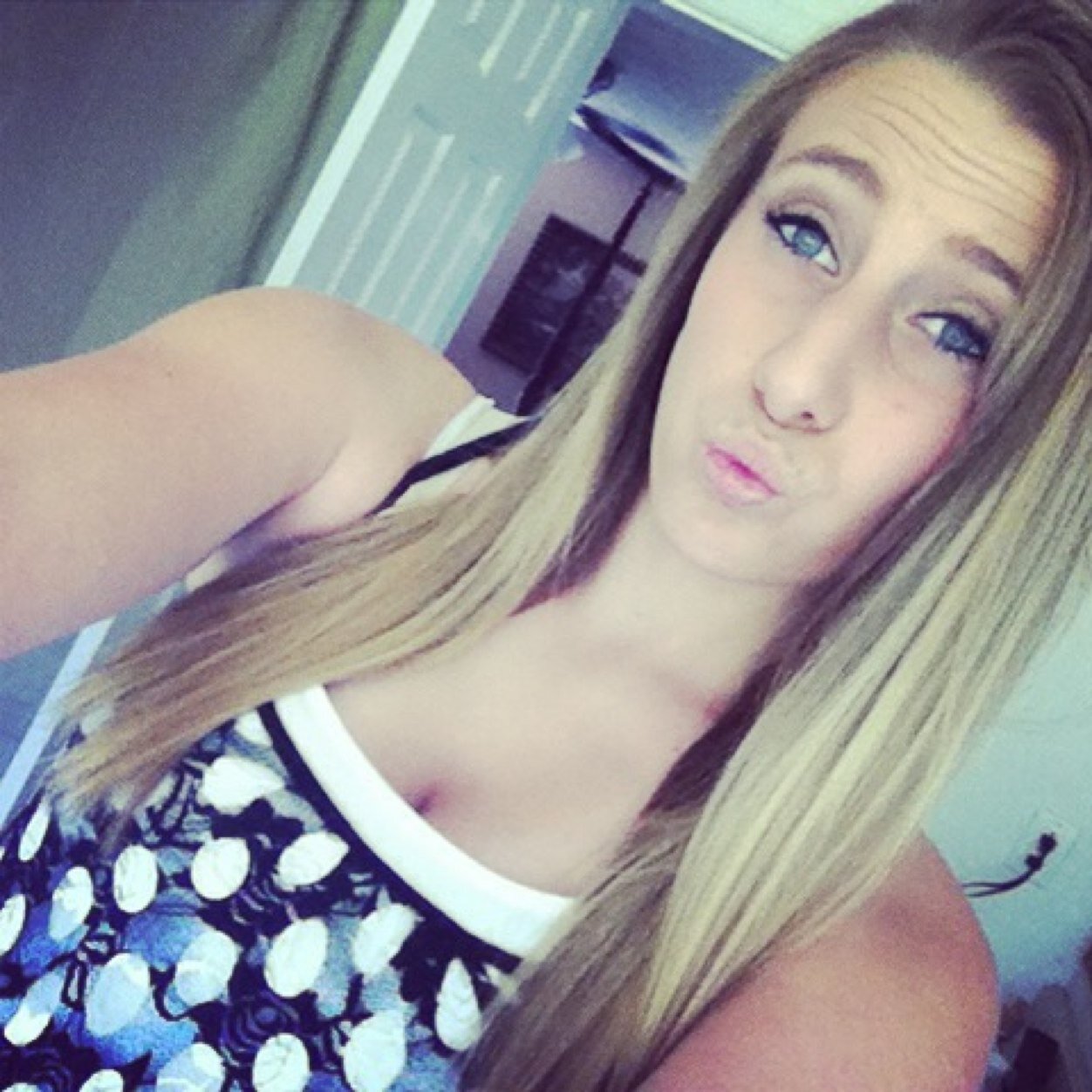 Just a country girl that loves country music,hunting,fishing and ridin!